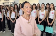 Елена Кристиано вдъхнови 35 претендентки за „Царица Роза“ в Пловдив ВИДЕО