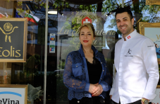 Малка Швейцария в Пловдив: първият бутик за швейцарски шоколад отвори врати СНИМКИ