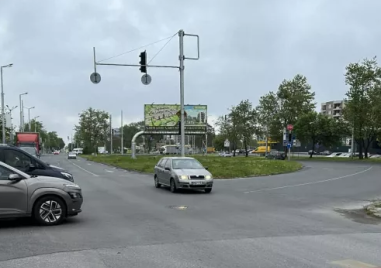 Транспортен хаос на кръстовище в Пловдив - светофари не работят