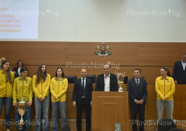 Волейболните шампионки на Марица донесоха купите в Общинския съвет