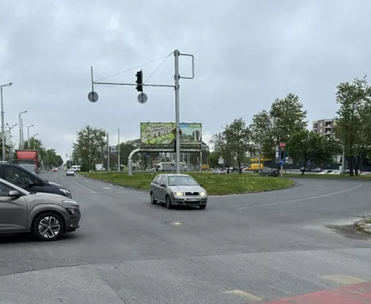 Транспортен хаос на кръстовище в Пловдив - светофари не работят