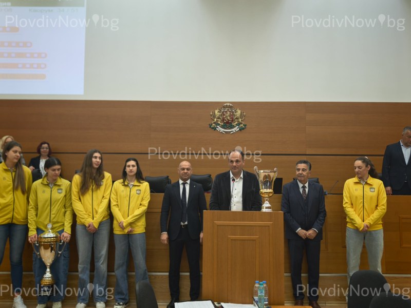 Волейболните шампионки на Марица донесоха купите в Общинския съвет