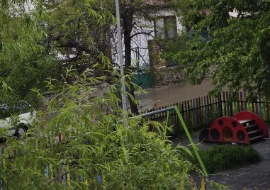 Голяма авария наводни улица в “Източен“, налягането в целия град е нарушено