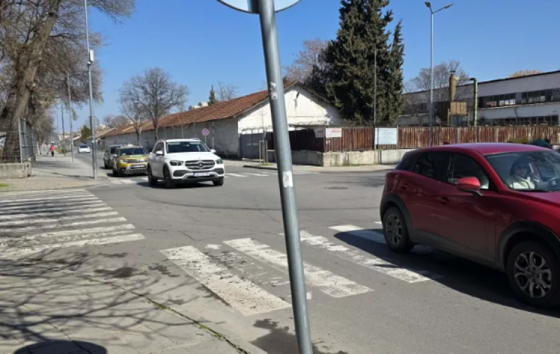 Пропадна поръчката за изграждането на светофар на опасно кръстовище в “Източник“
