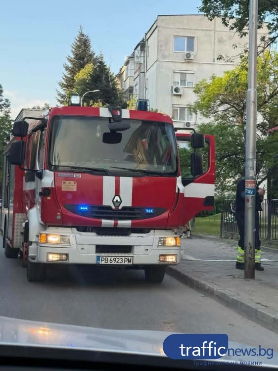 Къща пламна в Кючука, три екипа на пожарната се борят с пламъците