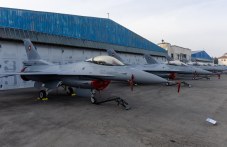 Пилоти и инженери на F-16 разказаха за обучението и модернизацията в „Граф Игнатиево“