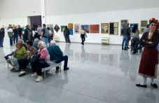Пловдивските художници изпълниха с цветове пролетната си изложба