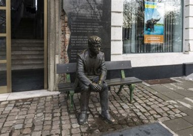 96 години от рождението на Пеньо Пенев - „поетът с ватенката“, който се отказа от живота