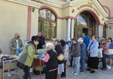Курбан за здраве бе раздаден в район “Тракия“ по случай Гергьовден
