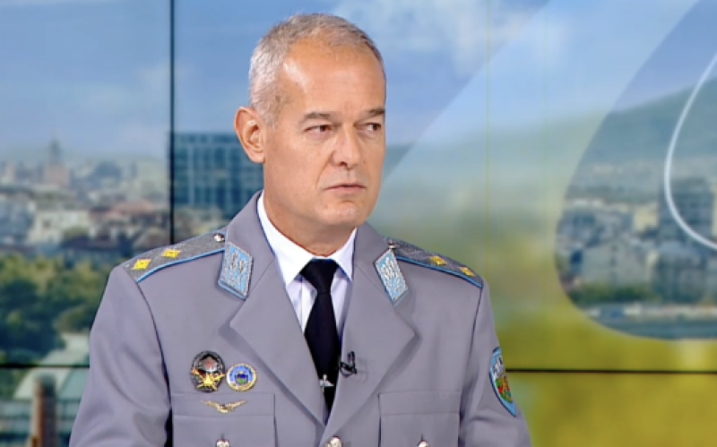 Командирът на ВВС: Свеждаме глави пред непоколебимата вярност към Родината на поколения български воини
