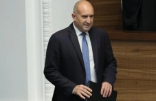 България вече има редовно правителство и министър-председател