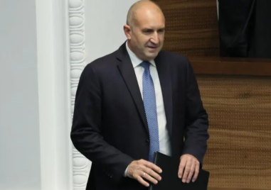 България вече има редовно правителство и министър-председател