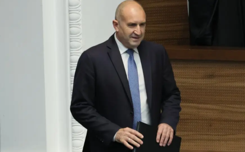 България вече има редовно правителство и министър-председател