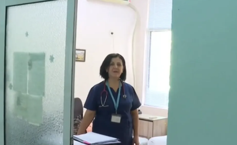 Лекар в болницата в Карлово: Работя тук от около 40 години, от 4 съм пенсионер