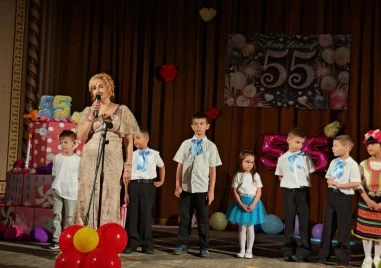 Емил Русинов откри юбилейния концерт на ДГ „Щастливо детство“
