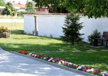 Хора с големи сърца: жители на Скутаре се грижат за самотен и болен мъж