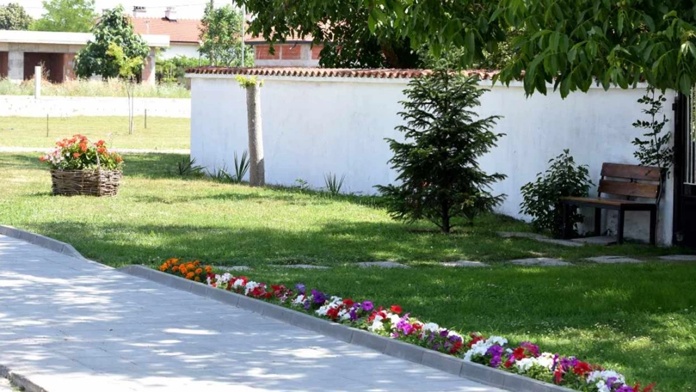 Хора с големи сърца: жители на Скутаре се грижат за самотен и болен мъж