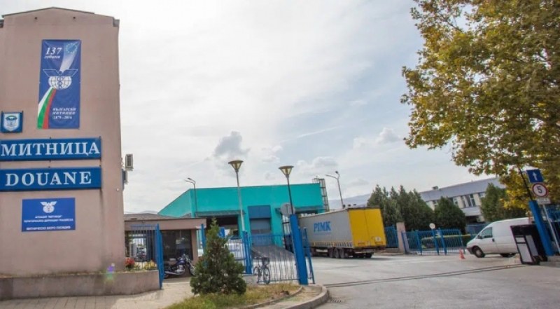 Над 32 000 „маркови“ текстилни изделия задържаха пловдивски митничари