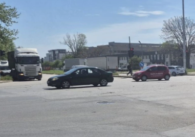 Ограничават движението в района на кръстовище на Кукленско шосе заради преасфалтиране