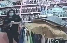 Камера засече крадла в магазин на центъра на Пловдив