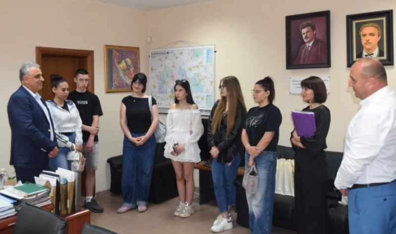 По инициатива на Община Марица три момичета от Труд получиха стипендии за университет от фондации