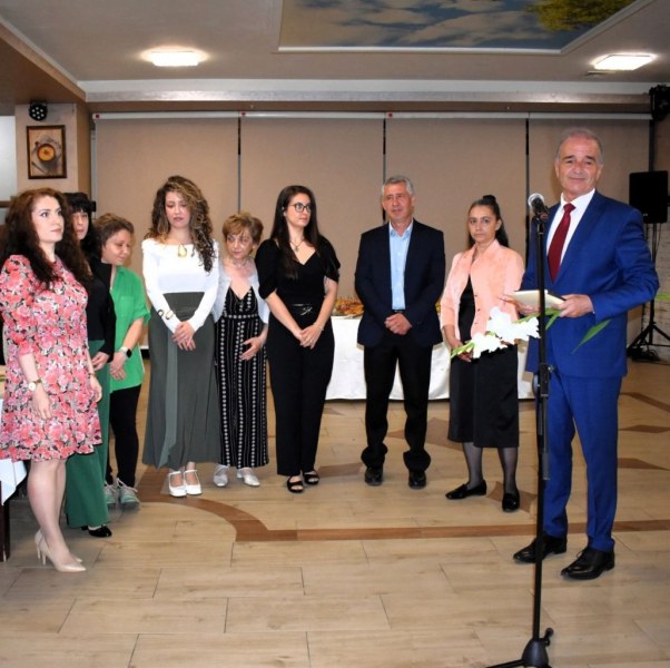Учители, директори, културни дейци, творци отличени в Асеновград