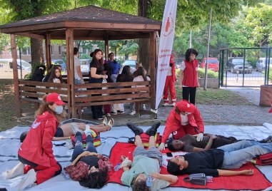 Отряд на БЧК - Пловдив показа спасителна акция за бежанци  пред делегация от Канада