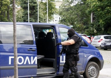 Спецакция в цялата страна! Полицията влиза в заложни къщи, бързи кредити, места за хазартни игри