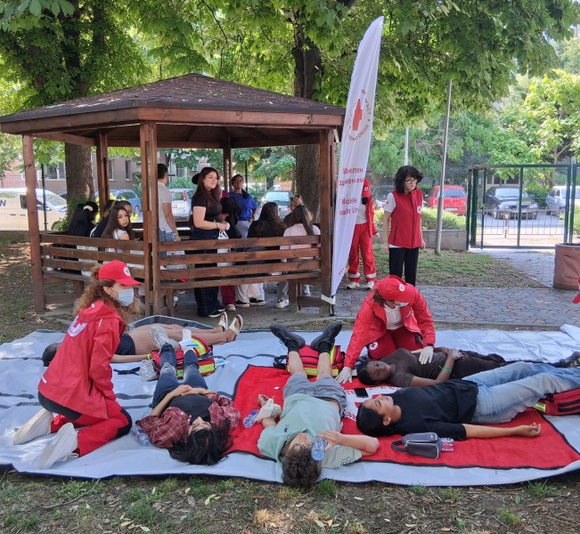 Отряд на БЧК - Пловдив показа спасителна акция за бежанци  пред делегация от Канада