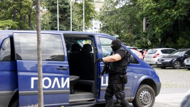 Спецакция в цялата страна! Полицията влиза в заложни къщи, бързи кредити, места за хазартни игри