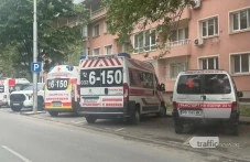 Частна спешна помощ превръща обществени паркоместа в свой постоянен паркинг, живущи недоволстват
