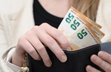 Нов механизъм за минималната работна заплата готви социалното министерство