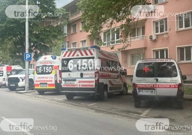 Частна спешна помощ превръща обществени паркоместа в свой постоянен паркинг, живущи недоволстват