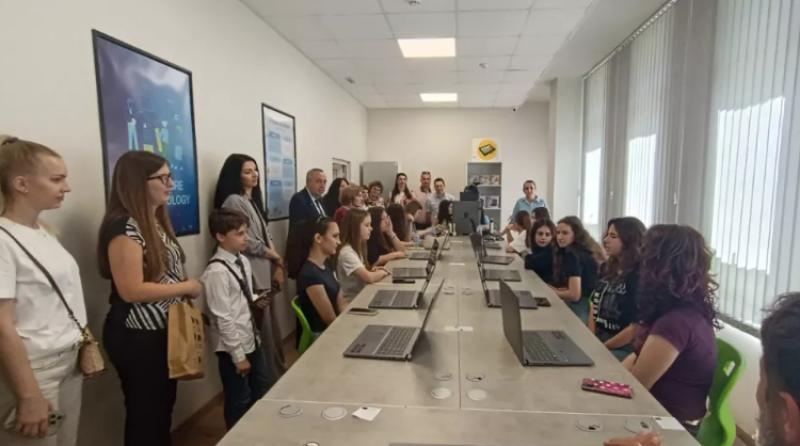 Френската гимназия се радва на нов STEM център