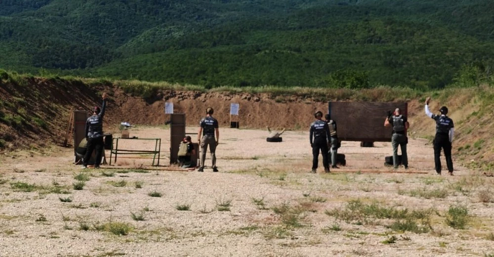 Пловдивската полиция събра спецполицаи и военни на турнир в Црънча