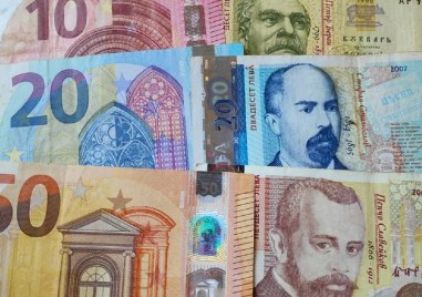 Последен месец, в който банки и пощи обменят безплатно левове в евро