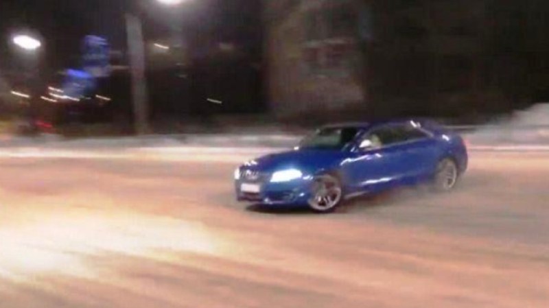 Полицаи под прикритие хванаха зрелищен дрифтър в Асеновград