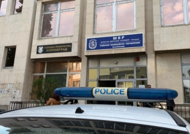 Тийнейджър буйствал пред заведение в Асеновград, защото не получил водка