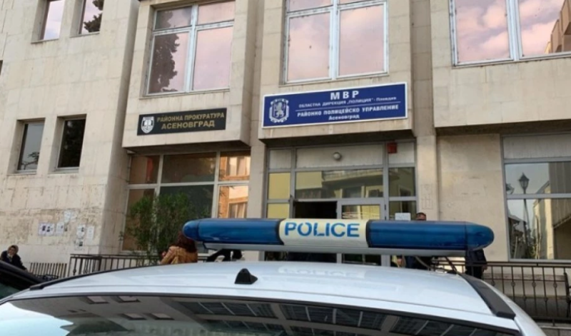 Тийнейджър буйствал пред заведение в Асеновград, защото не получил водка