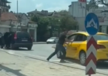 Арестуваха мъж, нападнал таксиметров шофьор след катастрофа в Пловдив