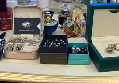 Запорираха скъпи часовници, бижута и Порше  заради пране на над 1,5 млн. евро от фреон