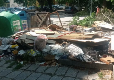 Пловдивчани потъват в боклуци заради сметище в центъра на града