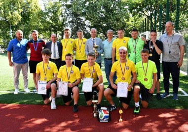 Ученически отбор по футбол от Асеновград стана трети в България