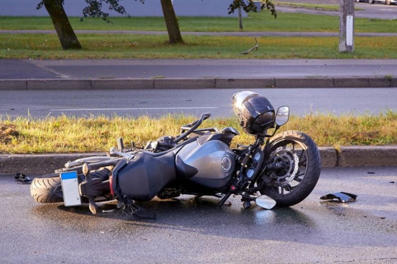 Тежка катастрофа отне живота на млад моторист