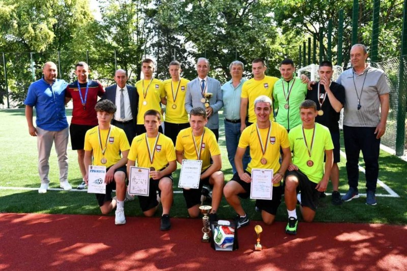 Ученически отбор по футбол от Асеновград стана трети в България