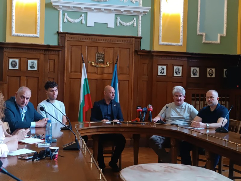 Общината обещава подобрен градски транспорт в Пловдив: работещи табла, електробуси и строги санкции ВИДЕО