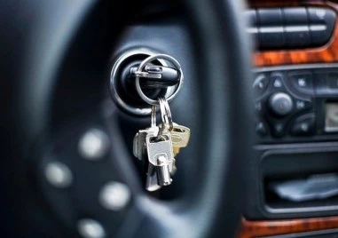 След нощ в казино в Пловдив: Мъж отмъкна ключ за луксозен Mercedes и потегли, задържаха го