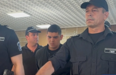 Жената на осъдения за смъртта на семейството на Околовръстното застана в негова защита