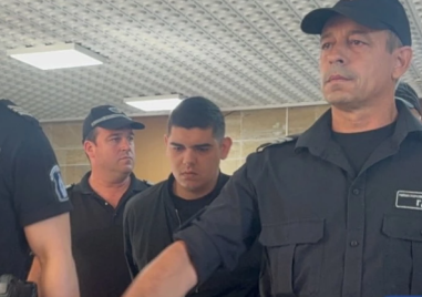 Жената на осъдения за смъртта на семейството на Околовръстното застана в негова защита