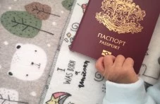 Абсурд или закон? Искат двама свидетели, за да издадат паспорт на дете в Пловдив